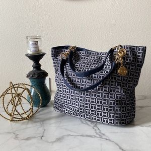 Authentic Tommy Hilfiger Purse - Y2K Approved